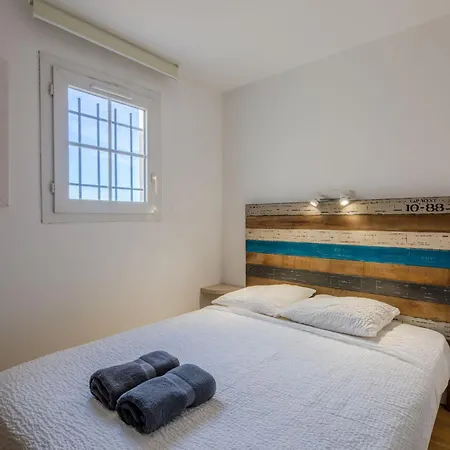 Les Marines-17 By Interhome * جاسّا